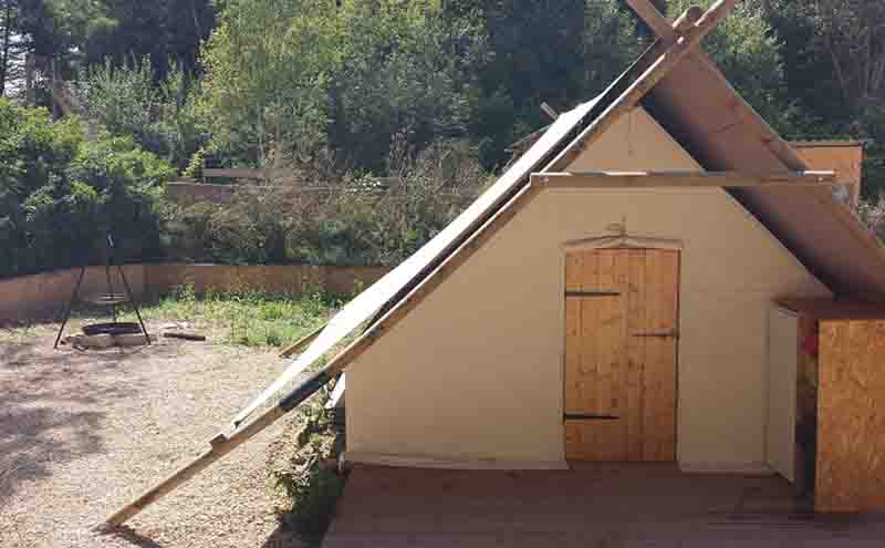 La Grotte de Champ Retard : Hébergement chalet & tente trappeur à Avallon en Bourgogne dans l'Yonne (89)